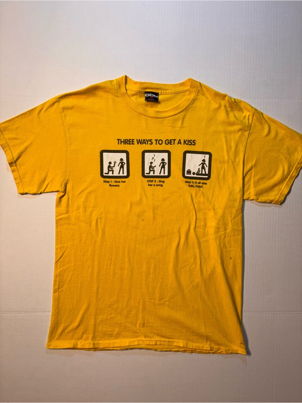 Vtg ODM Three Ways To Kiss Y2K Spencer’s Novelty Humor Graphic T-shirt Sz Large